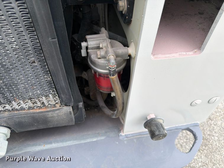 image for item DQ7804 2019 Takeuchi TL12R2 skid steer loader