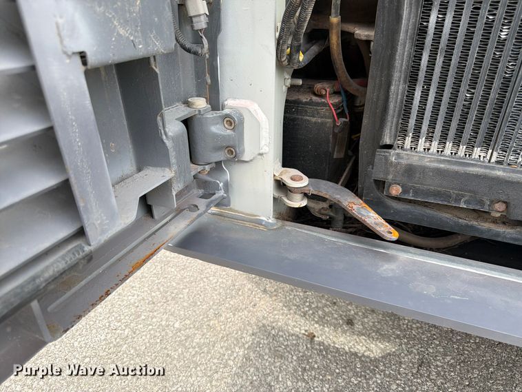 image for item DQ7804 2019 Takeuchi TL12R2 skid steer loader