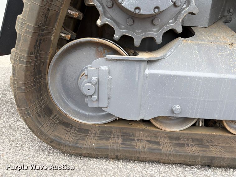 image for item DQ7804 2019 Takeuchi TL12R2 skid steer loader