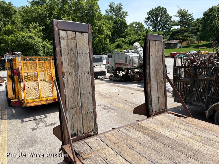 image for item DQ7805 1989 Trail King TK1U-1600 equipment trailer