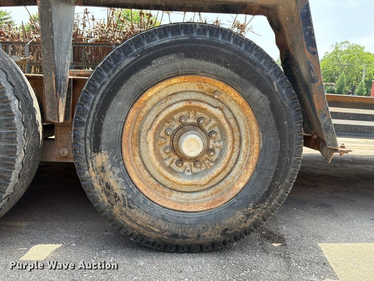 image for item DQ7805 1989 Trail King TK1U-1600 equipment trailer
