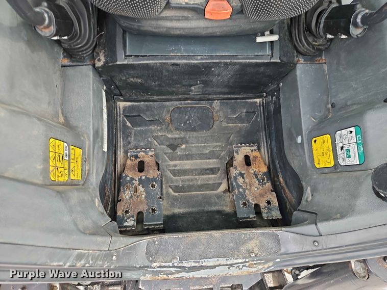 image for item DQ7808 2020 Bobcat S76 skid steer loader