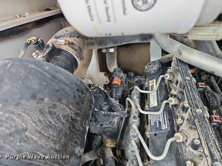 image for item DQ7808 2020 Bobcat S76 skid steer loader