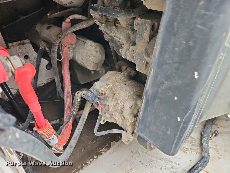 image for item DQ7808 2020 Bobcat S76 skid steer loader