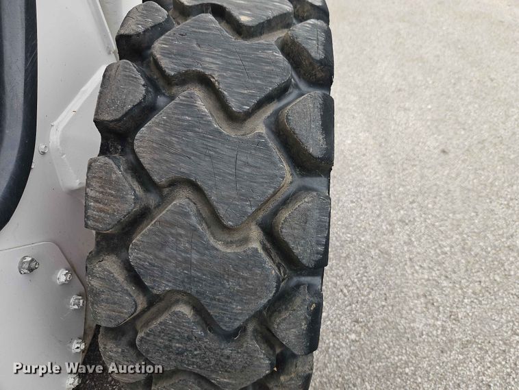 image for item DQ7808 2020 Bobcat S76 skid steer loader