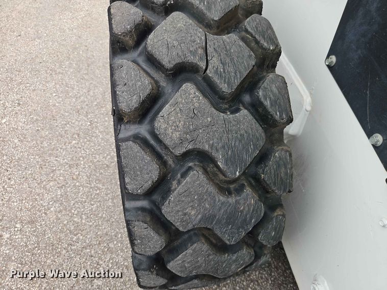 image for item DQ7808 2020 Bobcat S76 skid steer loader