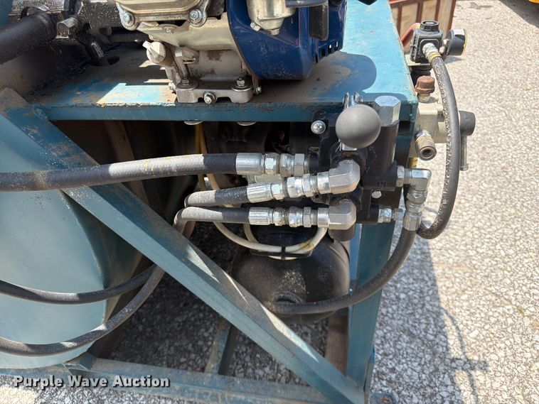 image for item DQ7811 2023 Worm seal coat tank