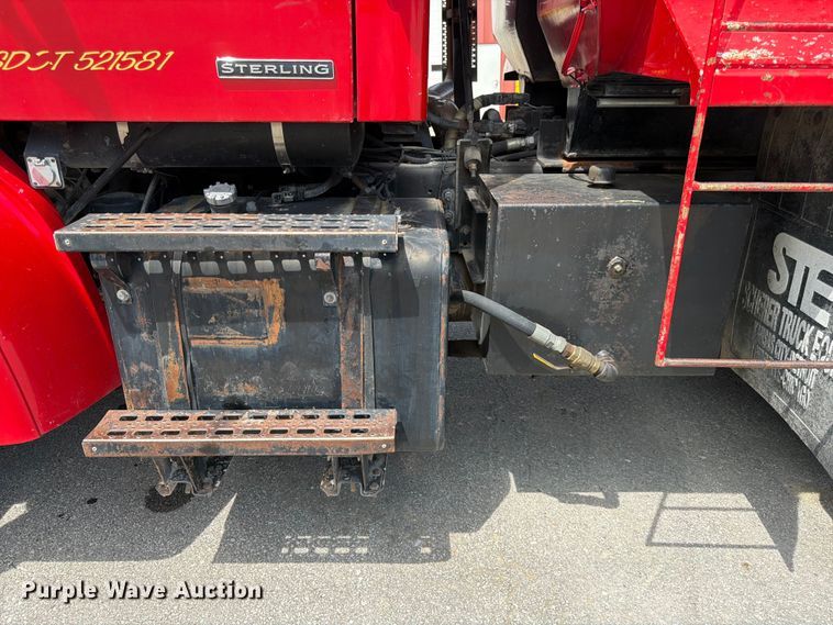 image for item DQ7812 1999 Sterling L9511 dump truck