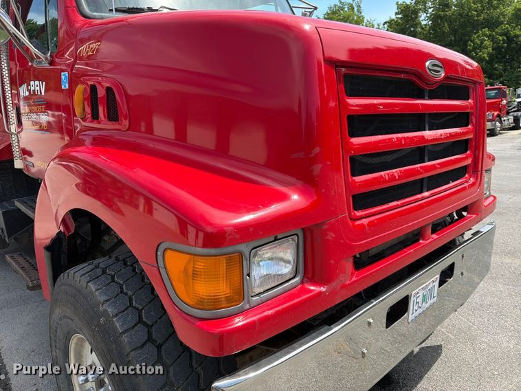 image for item DQ7812 1999 Sterling L9511 dump truck
