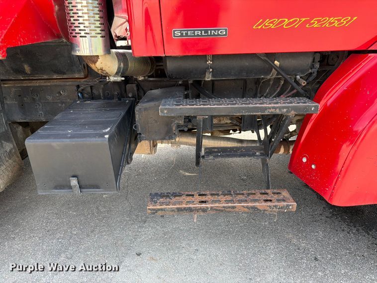 image for item DQ7812 1999 Sterling L9511 dump truck