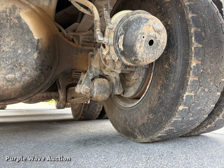 image for item DQ7812 1999 Sterling L9511 dump truck