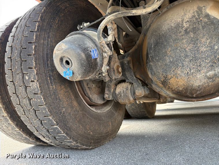 image for item DQ7812 1999 Sterling L9511 dump truck