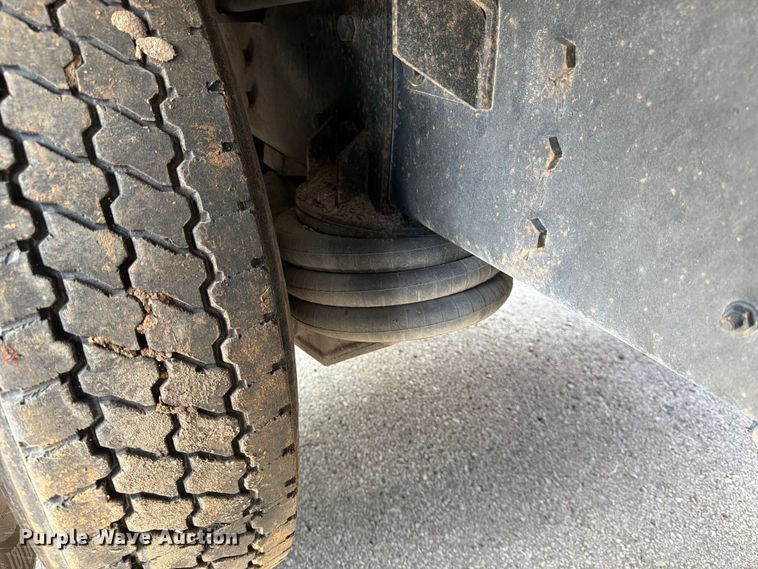 image for item DQ7812 1999 Sterling L9511 dump truck