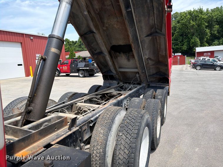image for item DQ7812 1999 Sterling L9511 dump truck