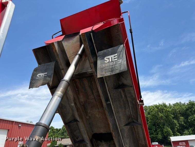image for item DQ7812 1999 Sterling L9511 dump truck