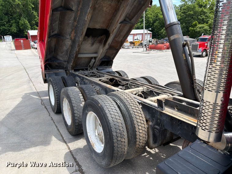 image for item DQ7812 1999 Sterling L9511 dump truck