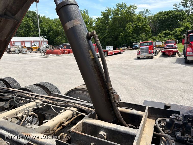 image for item DQ7812 1999 Sterling L9511 dump truck