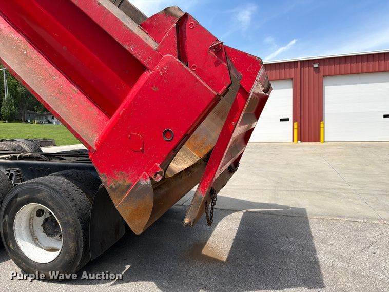 image for item DQ7812 1999 Sterling L9511 dump truck