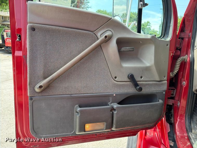 image for item DQ7812 1999 Sterling L9511 dump truck
