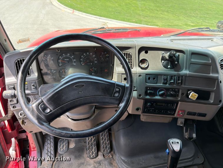 image for item DQ7812 1999 Sterling L9511 dump truck