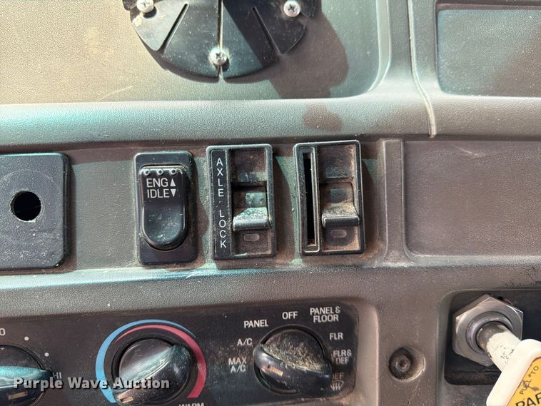 image for item DQ7812 1999 Sterling L9511 dump truck