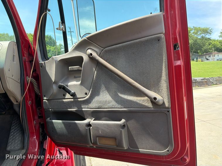 image for item DQ7812 1999 Sterling L9511 dump truck