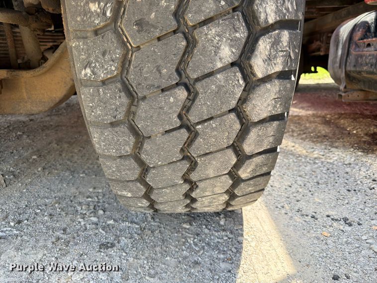 image for item DQ7812 1999 Sterling L9511 dump truck