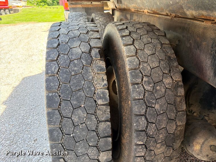 image for item DQ7812 1999 Sterling L9511 dump truck