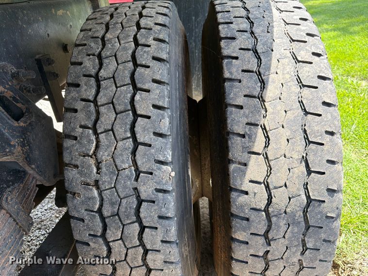 image for item DQ7812 1999 Sterling L9511 dump truck