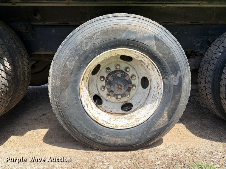 image for item DQ7812 1999 Sterling L9511 dump truck