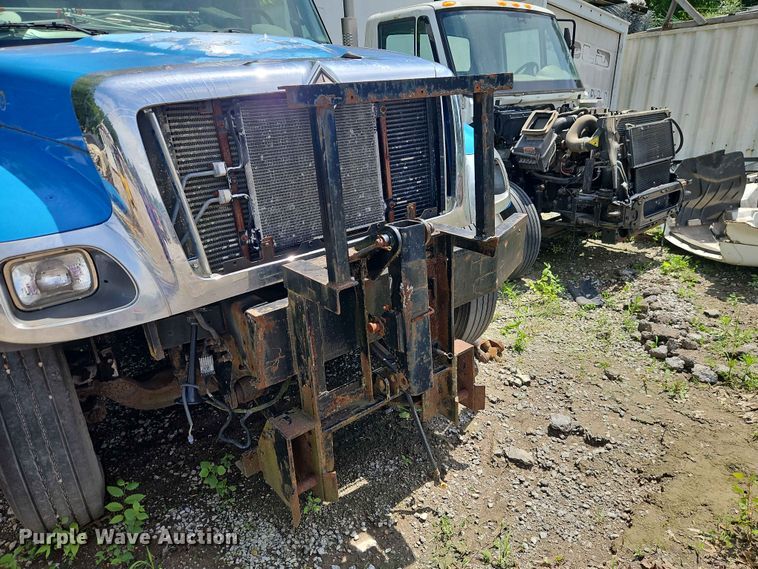 image for item DQ7813 2005 International 7400 dump truck