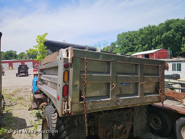 image for item DQ7813 2005 International 7400 dump truck