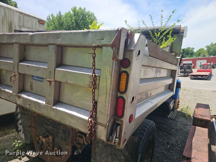 image for item DQ7813 2005 International 7400 dump truck