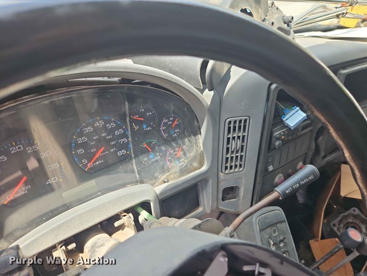 image for item DQ7813 2005 International 7400 dump truck
