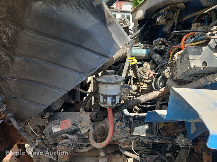 image for item DQ7813 2005 International 7400 dump truck