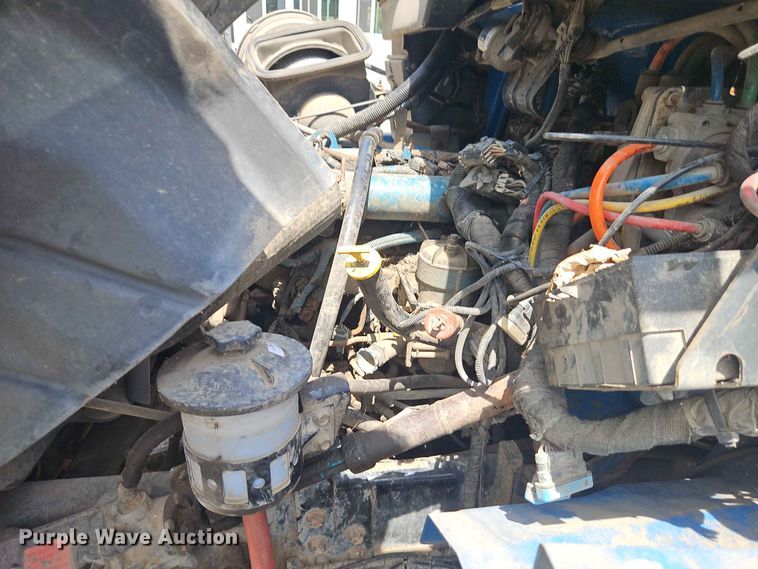 image for item DQ7813 2005 International 7400 dump truck