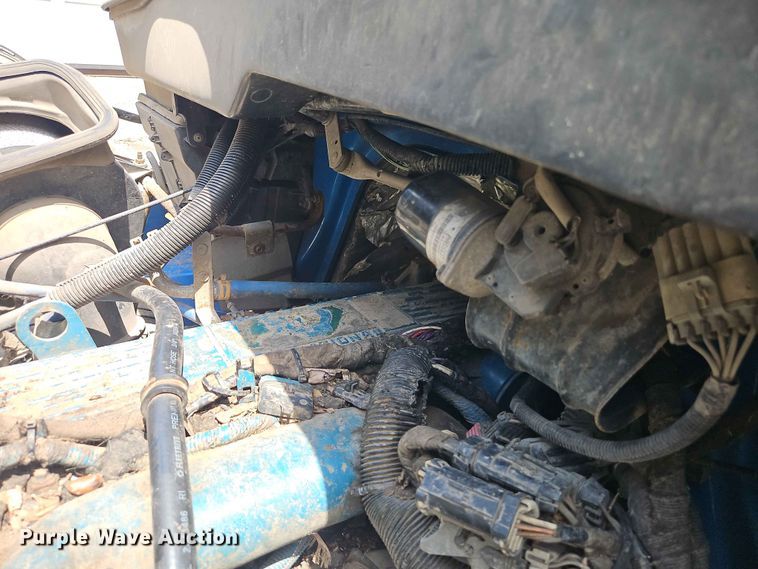 image for item DQ7813 2005 International 7400 dump truck