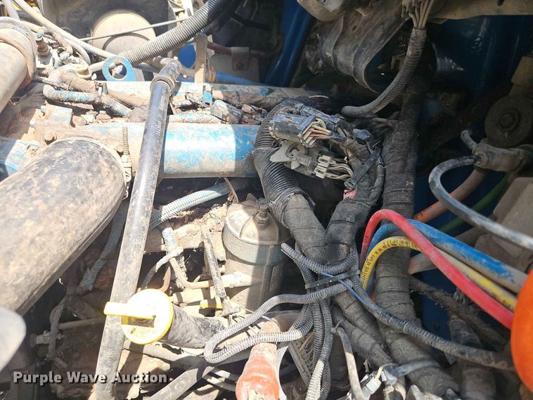 image for item DQ7813 2005 International 7400 dump truck