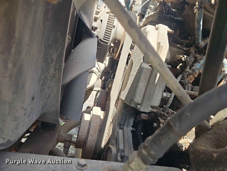image for item DQ7813 2005 International 7400 dump truck