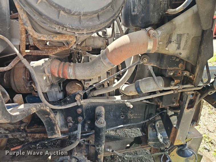 image for item DQ7813 2005 International 7400 dump truck