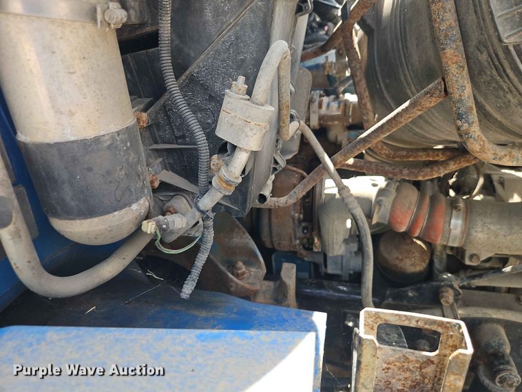 image for item DQ7813 2005 International 7400 dump truck