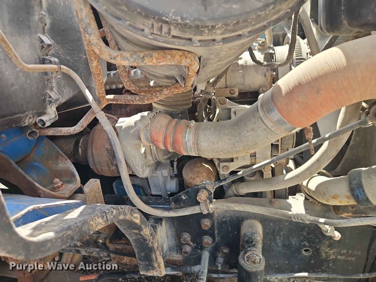 image for item DQ7813 2005 International 7400 dump truck