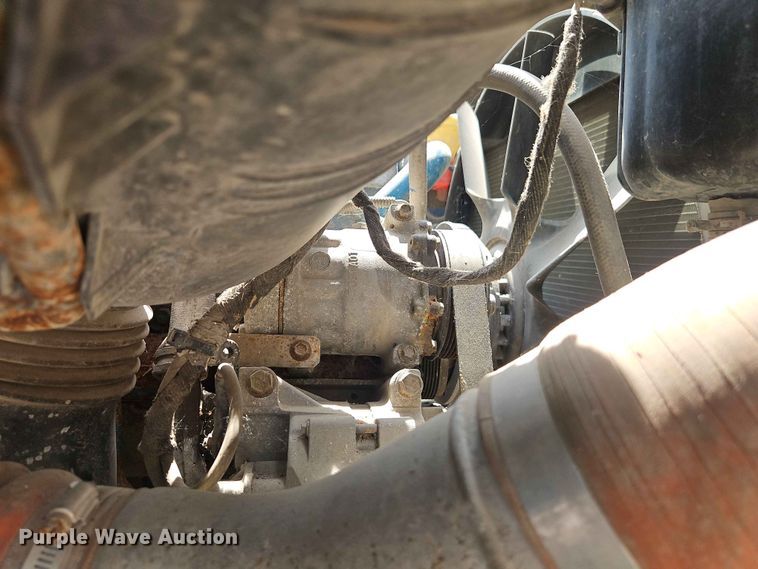 image for item DQ7813 2005 International 7400 dump truck