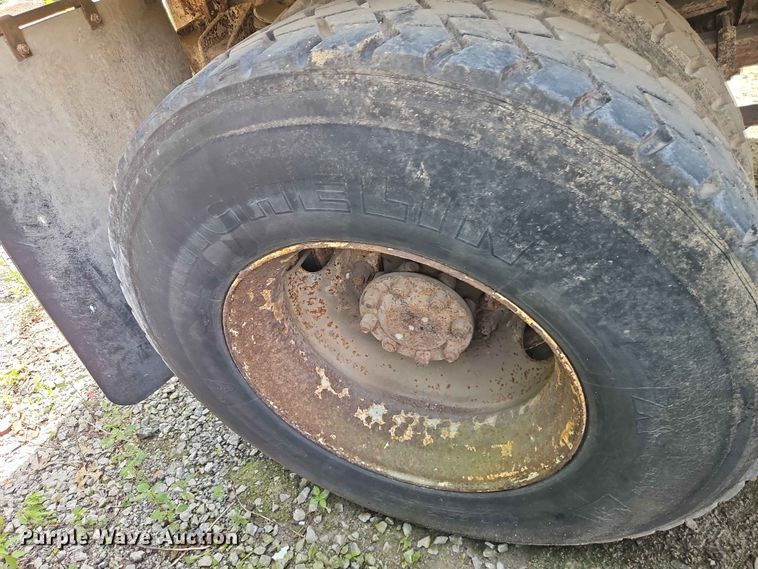 image for item DQ7813 2005 International 7400 dump truck