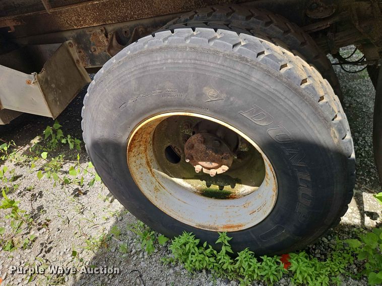 image for item DQ7813 2005 International 7400 dump truck
