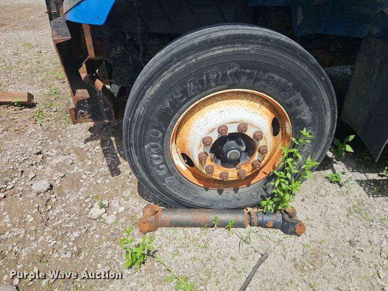 image for item DQ7813 2005 International 7400 dump truck
