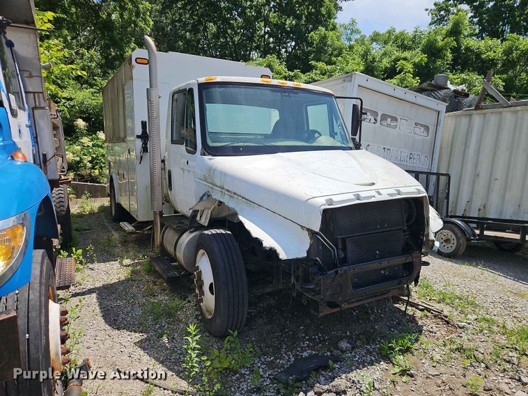 image for item DQ7814 2013 International 4300 utility / service truck