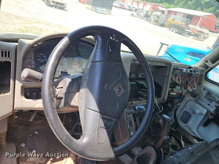 image for item DQ7814 2013 International 4300 utility / service truck