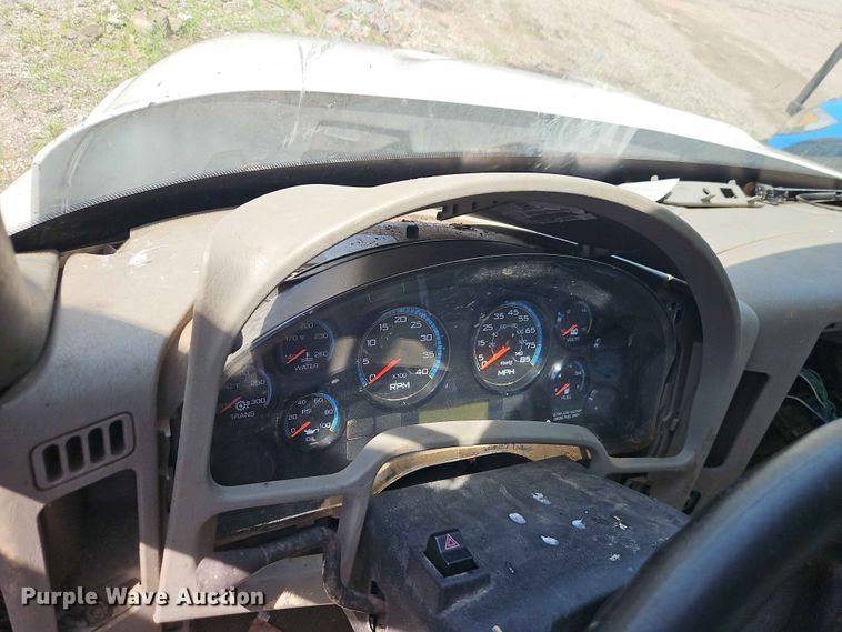image for item DQ7814 2013 International 4300 utility / service truck