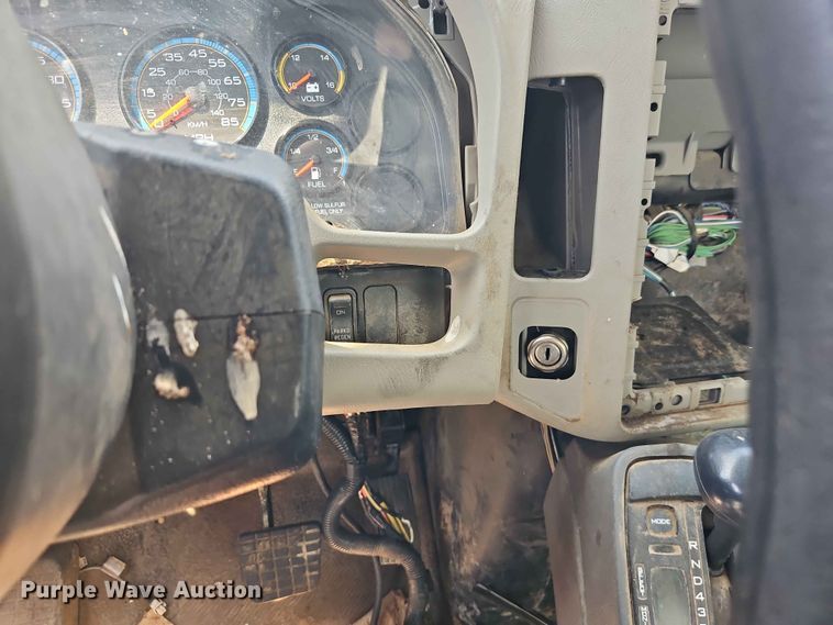 image for item DQ7814 2013 International 4300 utility / service truck